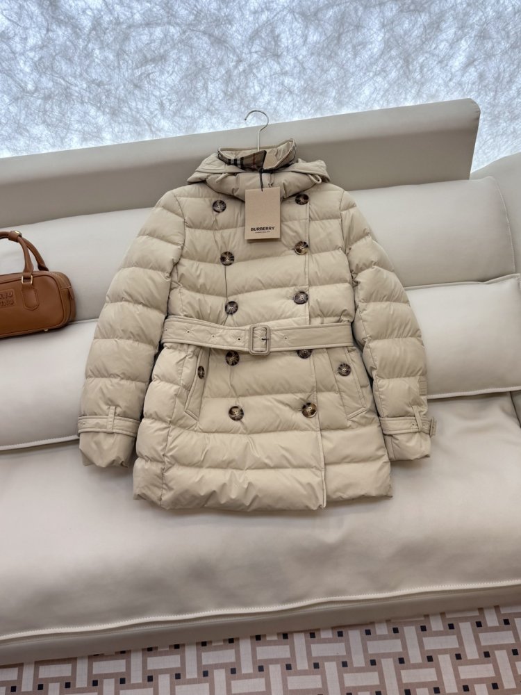 Двобортний приталений пуховик фото 3