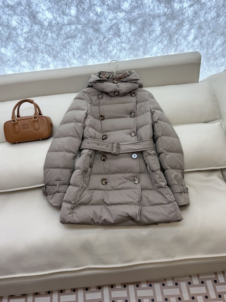 Двобортний приталений пуховик фото 3