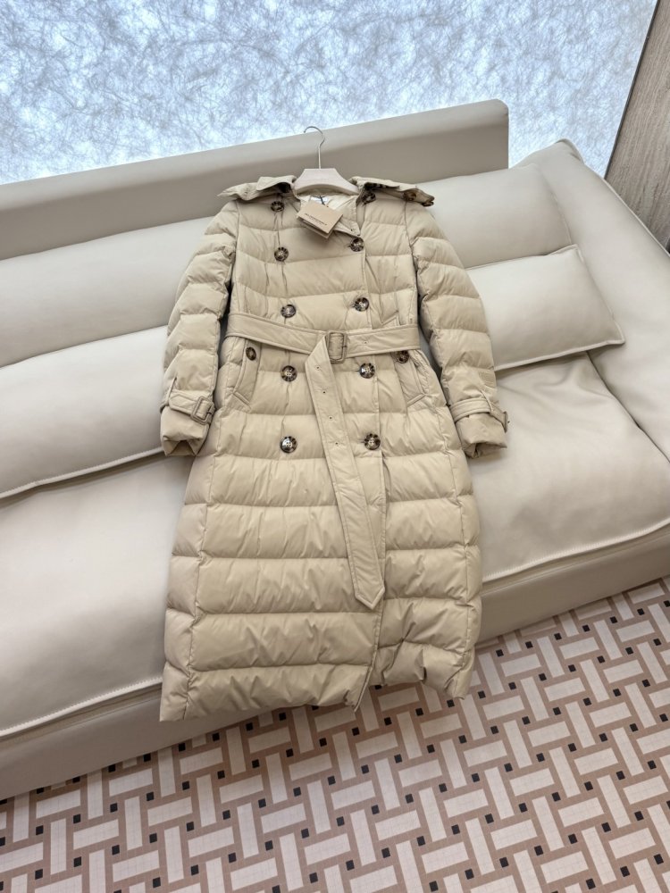 Двубортный приталенный пуховик фото 3