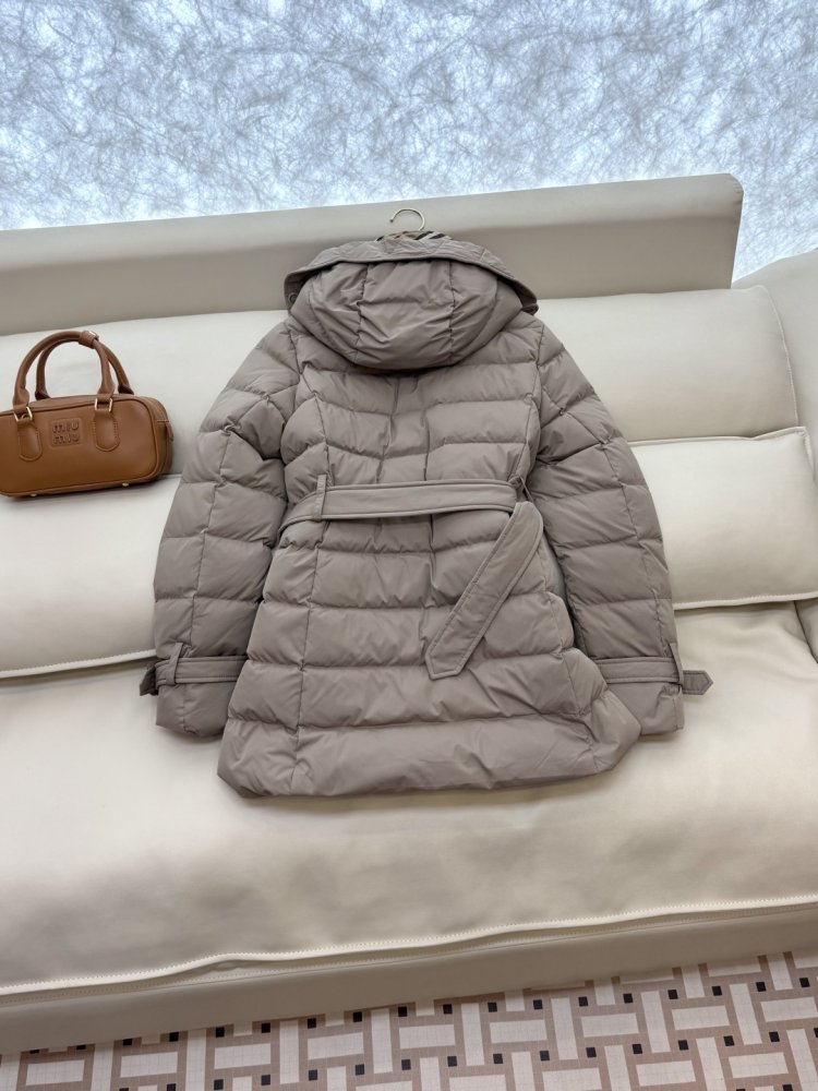 Двобортний приталений пуховик фото 4