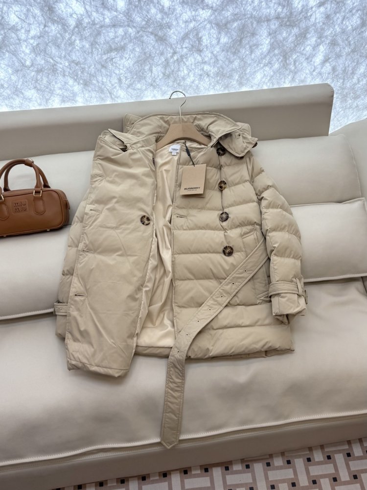 Двобортний приталений пуховик фото 5