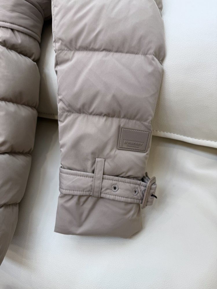 Двобортний приталений пуховик фото 6