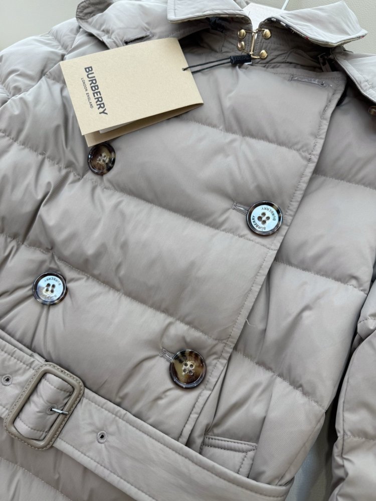 Двубортный приталенный пуховик фото 7