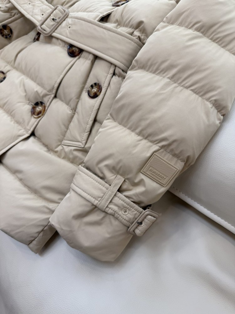 Двобортний приталений пуховик фото 8