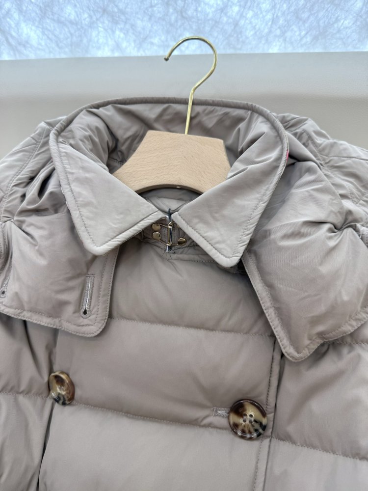 Двобортний приталений пуховик фото 8