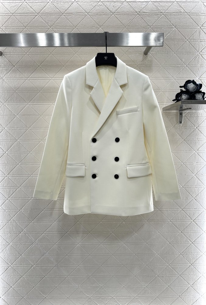 Двубортный шелковый пиджак с прямыми плечами