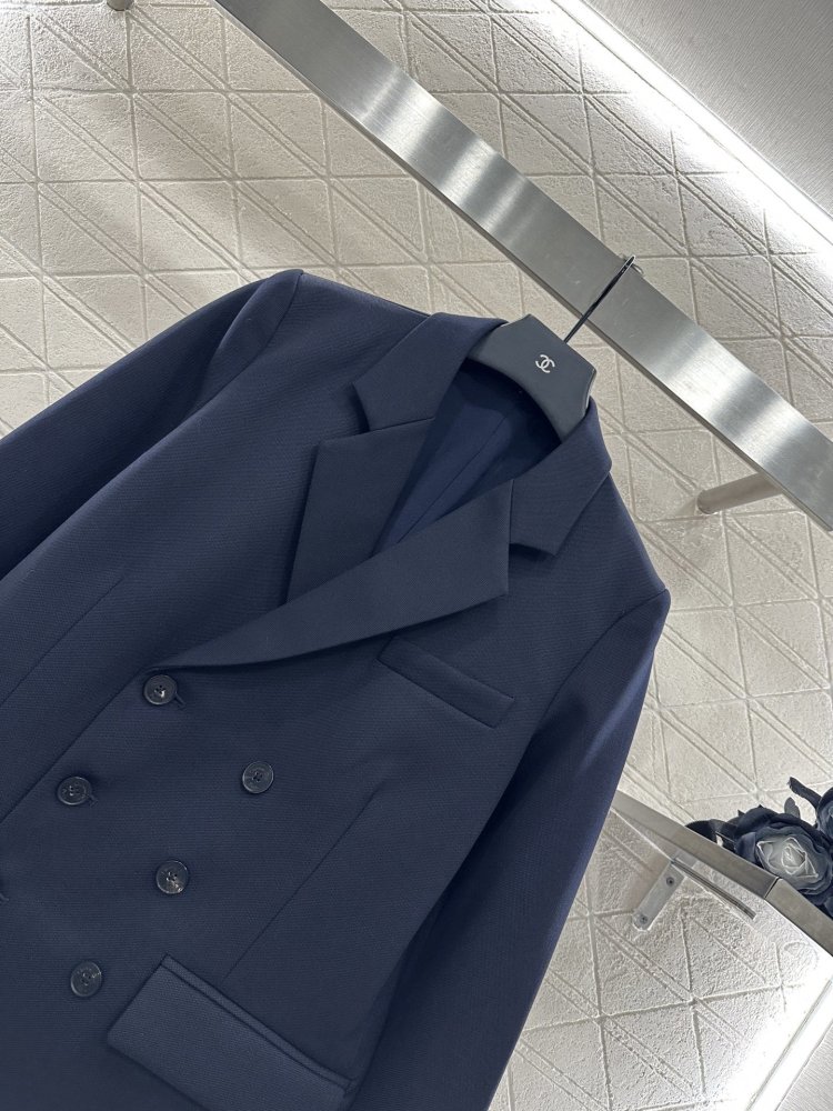 Двубортный шелковый пиджак с прямыми плечами фото 3