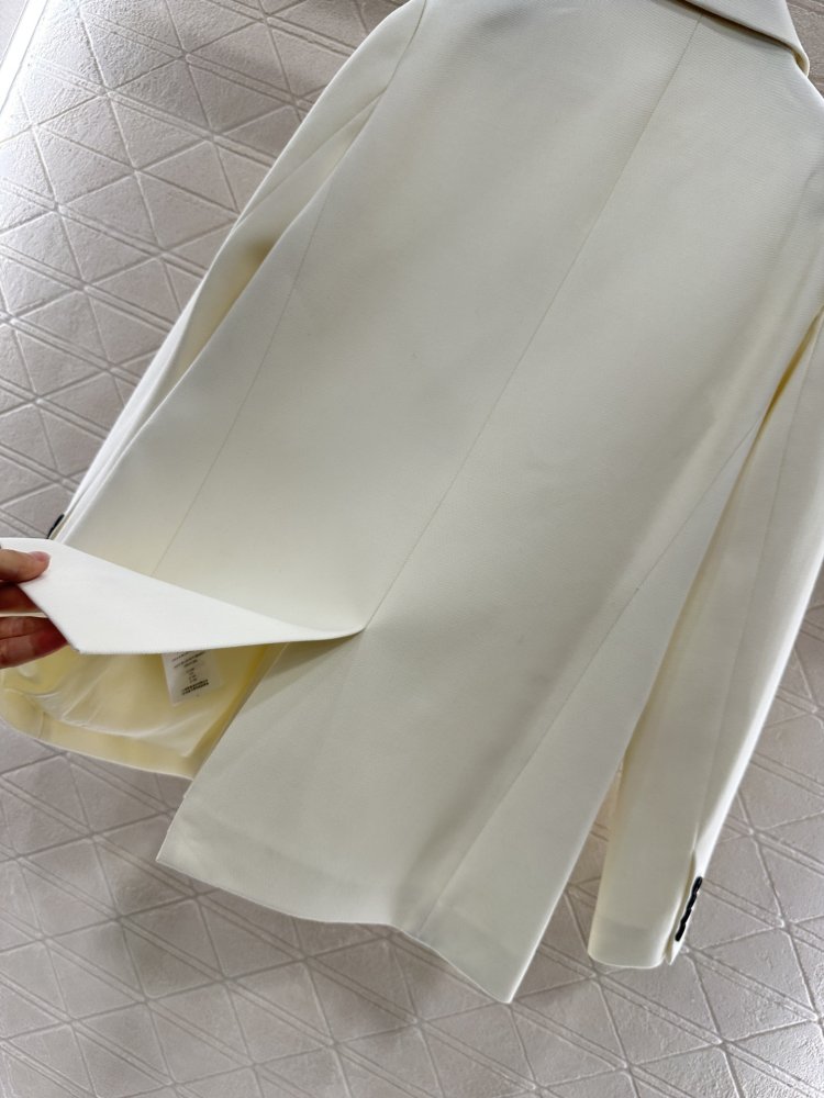 Двубортный шелковый пиджак с прямыми плечами фото 8