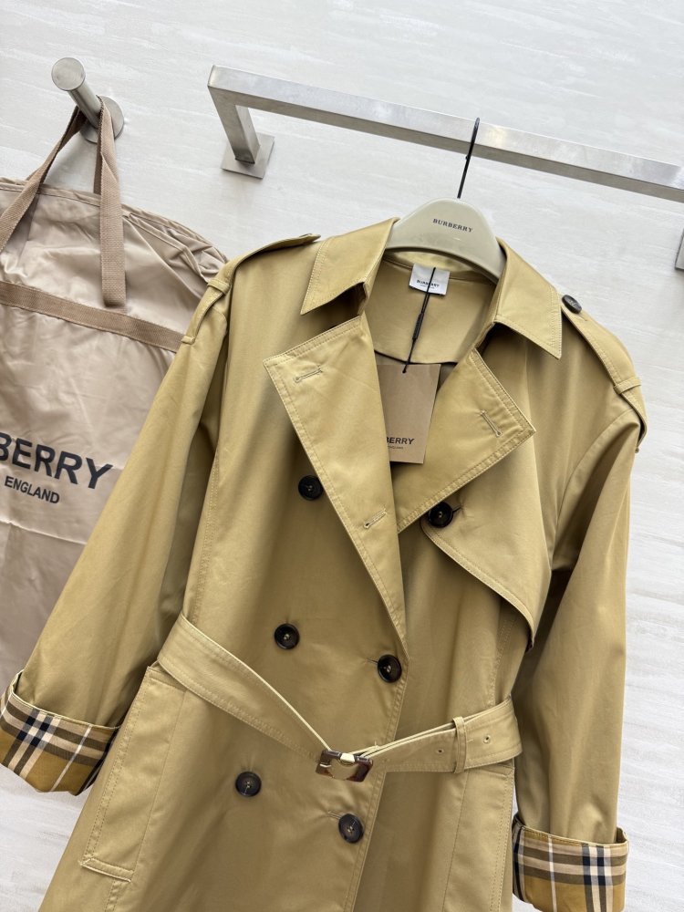 Double-breasted trench coat фото 9