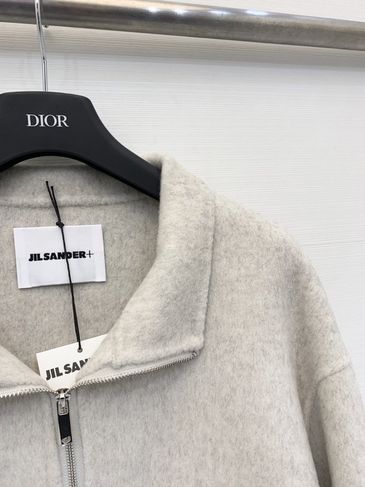 Двухкарманное вовняне пальто з лацканами фото 3