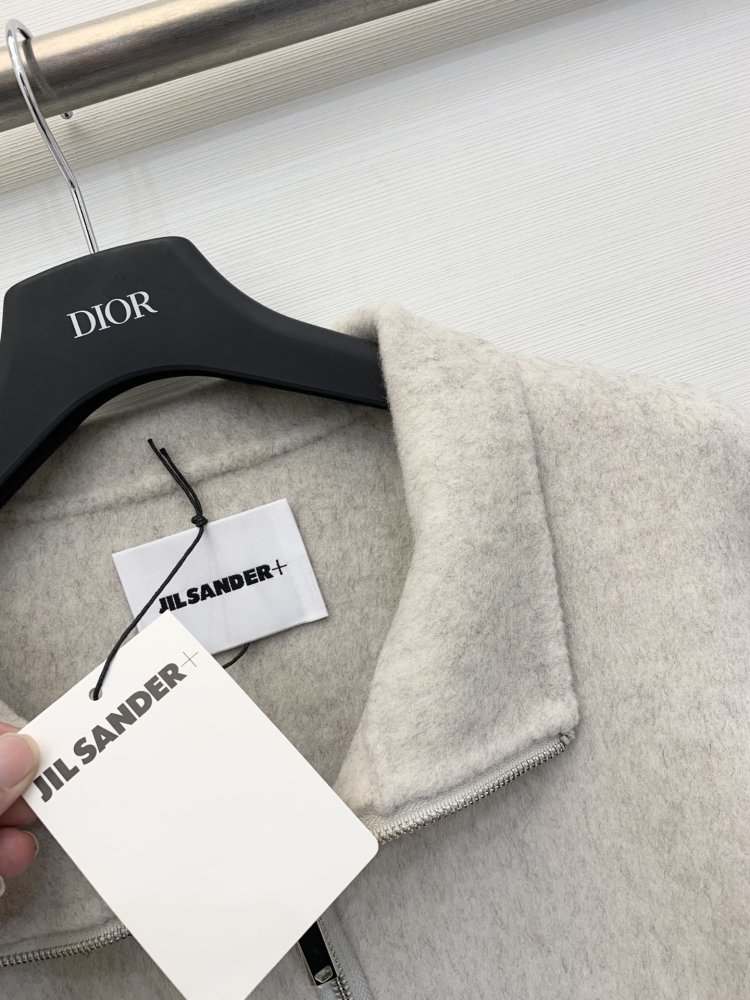 Двухкарманное вовняне пальто з лацканами фото 4