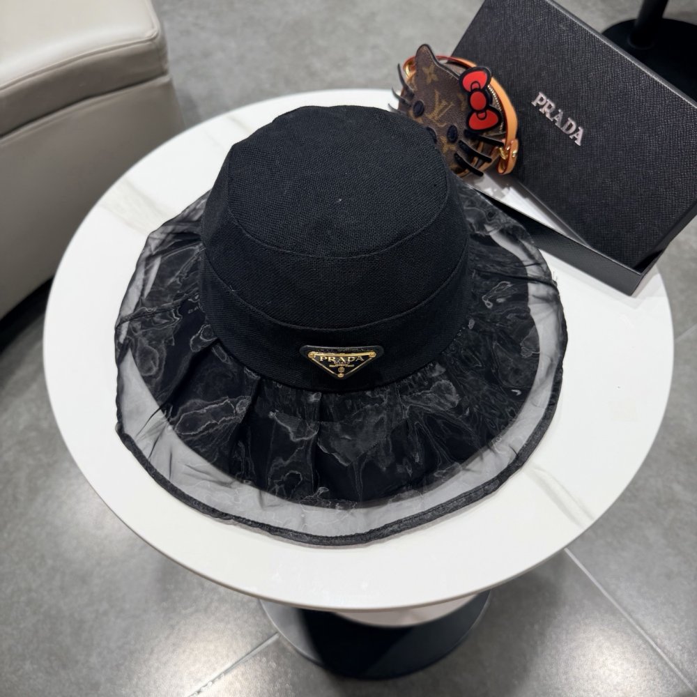 Bilayer hat of Organza