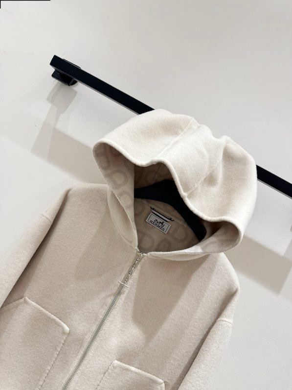 Двухстороннее кашемировое короткое пальто фото 4