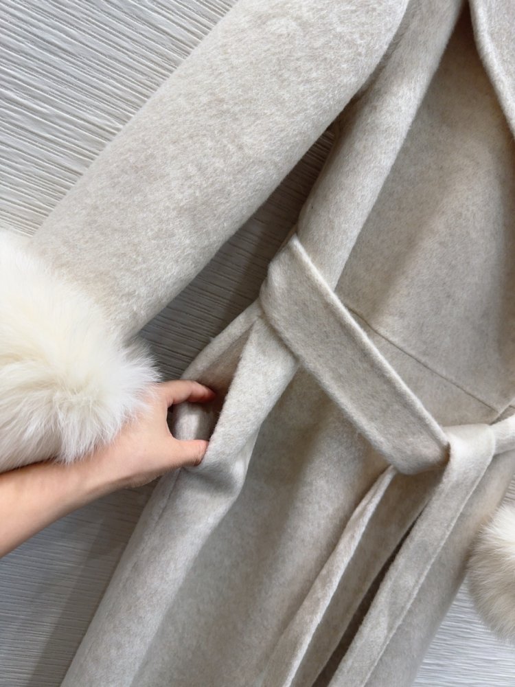 Двустороннее кашемировое пальто c лисьим мехом фото 6