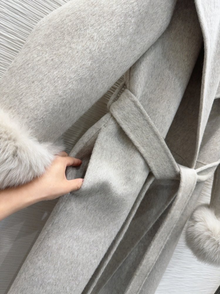 Двустороннее кашемировое пальто c лисьим мехом фото 6