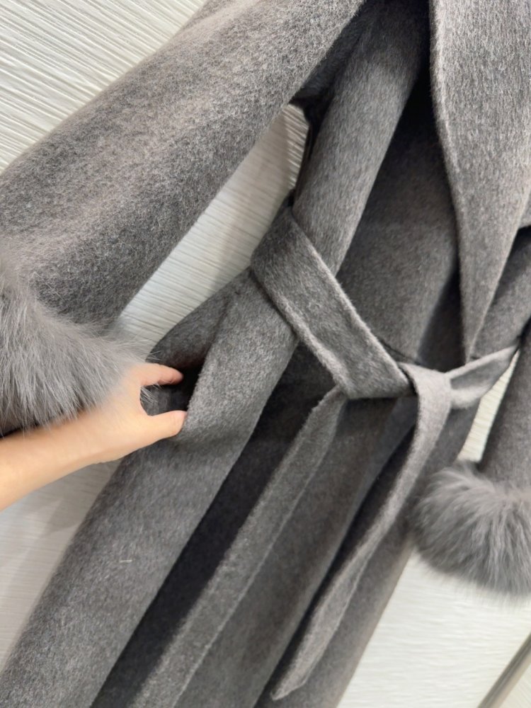 Двустороннее кашемировое пальто c лисьим мехом фото 6