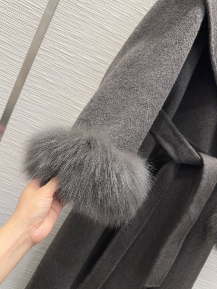 Двустороннее кашемировое пальто c лисьим мехом фото 8