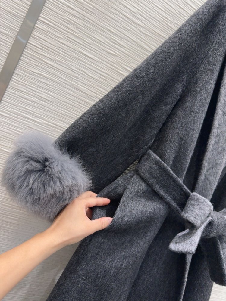 Двустороннее кашемировое пальто c лисьим мехом фото 8