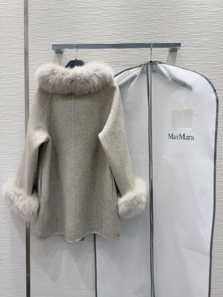 Двустороннее кашемировое пальто c лисьим мехом фото 9