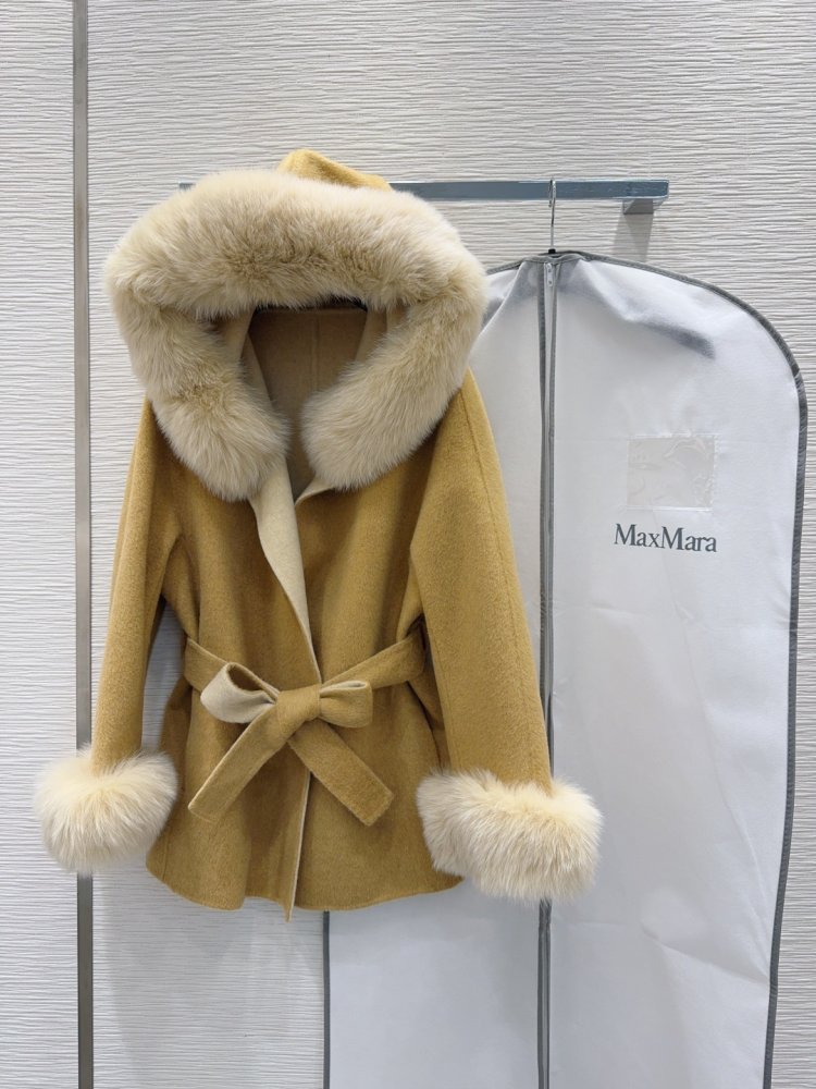 Bilateral cashmere coat from fox fur