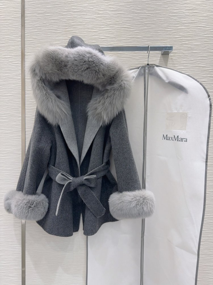 Двустороннее кашемировое пальто с лисьим мехом