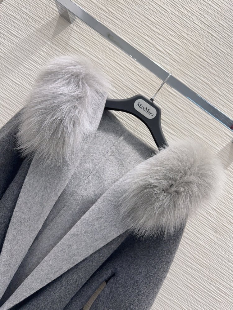 Двустороннее кашемировое пальто с лисьим мехом фото 4