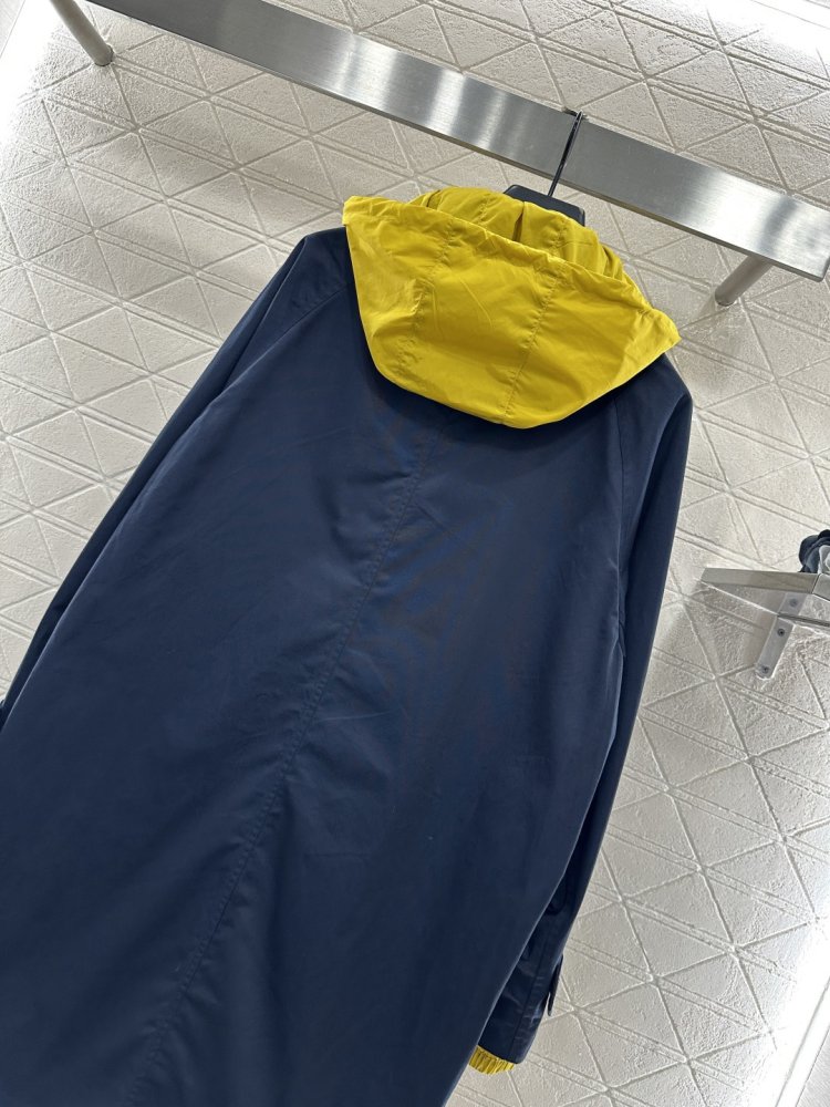 Двусторонний тренчкот с капюшоном фото 4