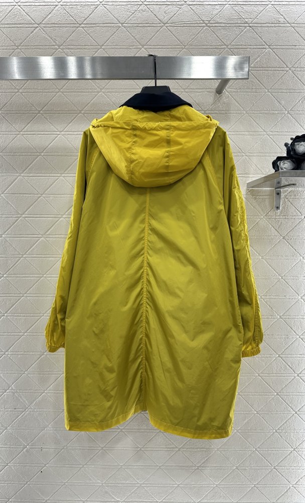 Двусторонний тренчкот с капюшоном фото 8