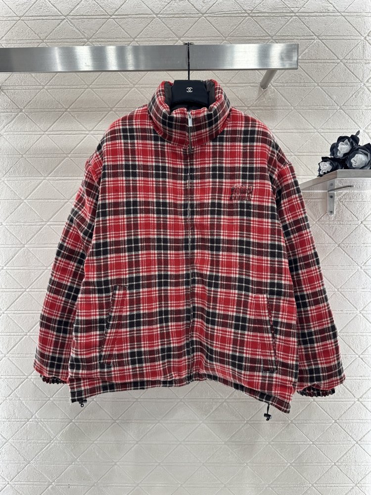 Двусторонняя клетчатая пуховая куртка