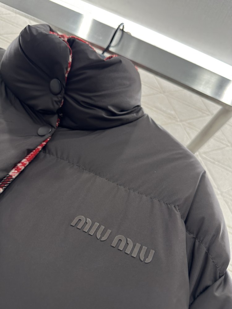 Двусторонняя клетчатая пуховая куртка фото 3