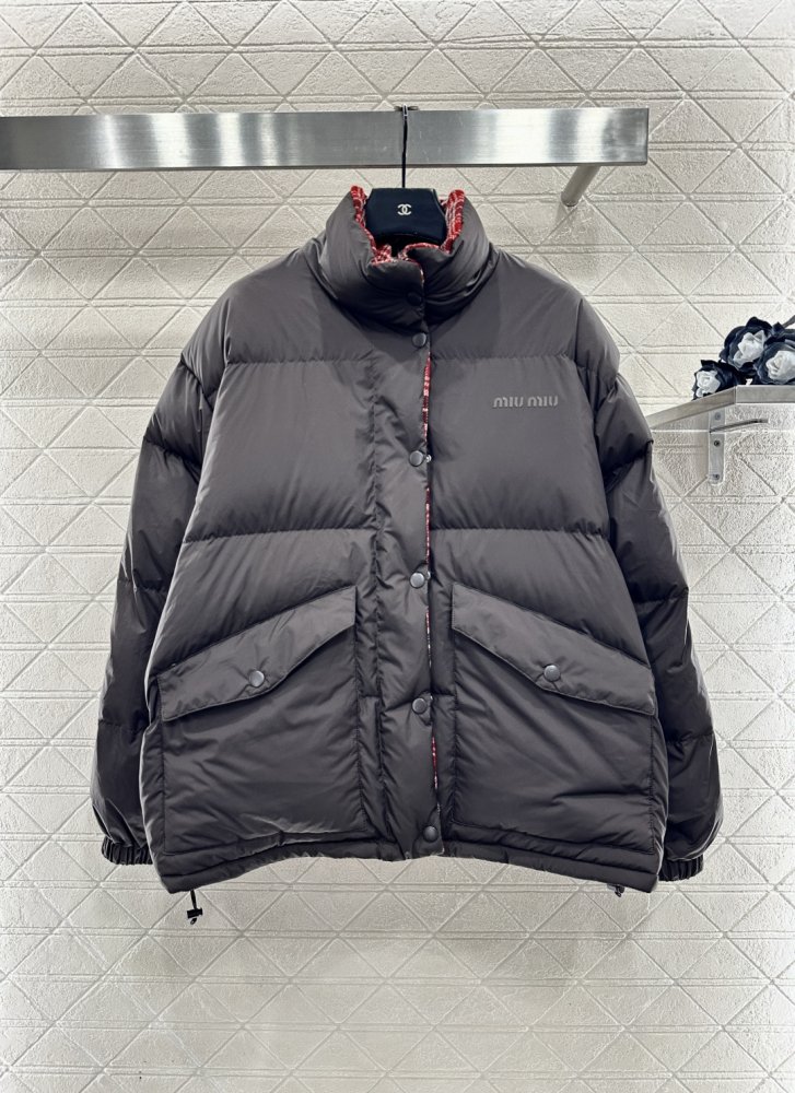 Двусторонняя клетчатая пуховая куртка фото 7