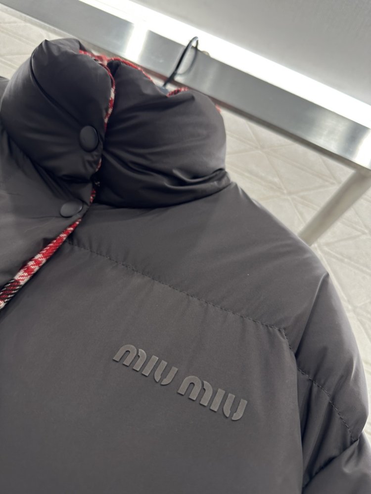 Двусторонняя клетчатая пуховая куртка фото 9