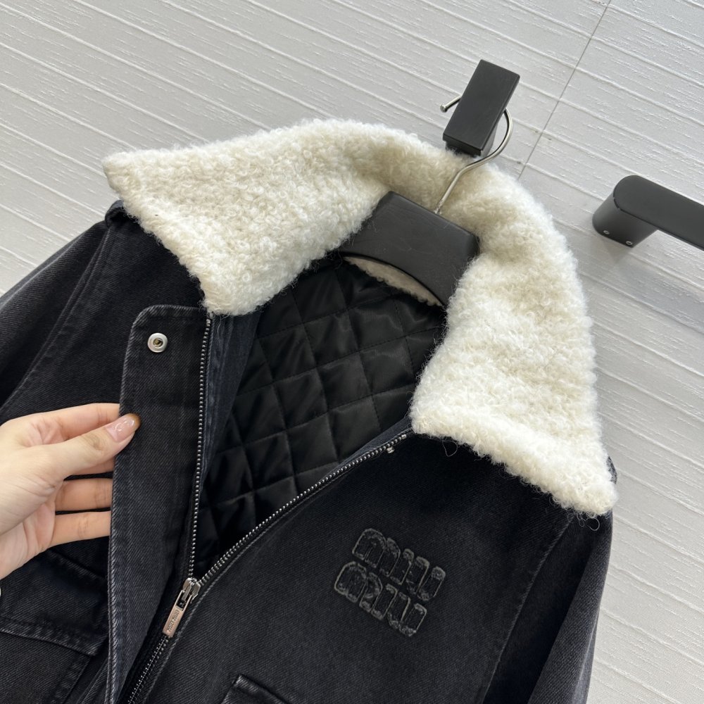 Джинсовая куртка с меховым воротником фото 4