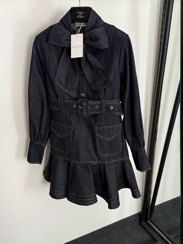 Джинсовое платье с бантом на вороте