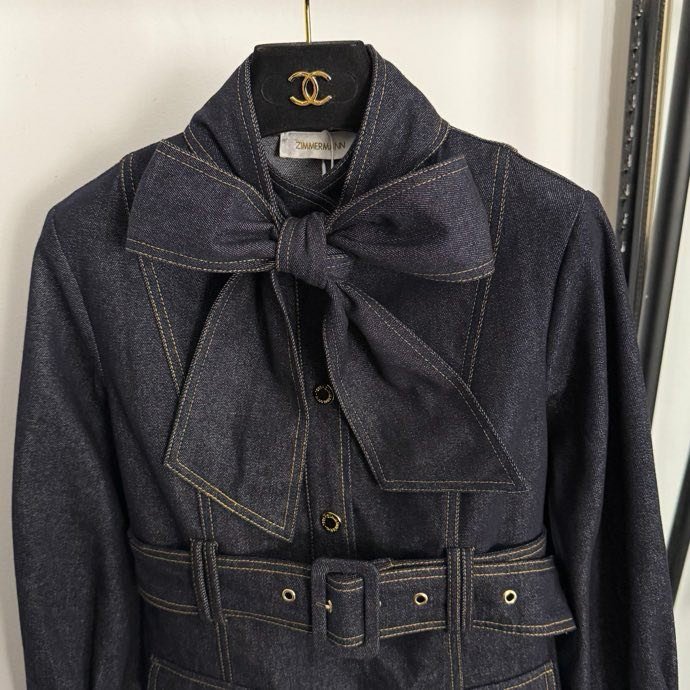 Джинсовое платье с бантом на вороте фото 6