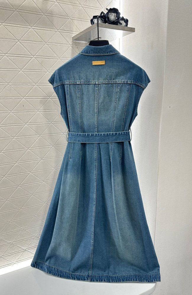 Джинсовое платье с широкими рукавами и поясом фото 2