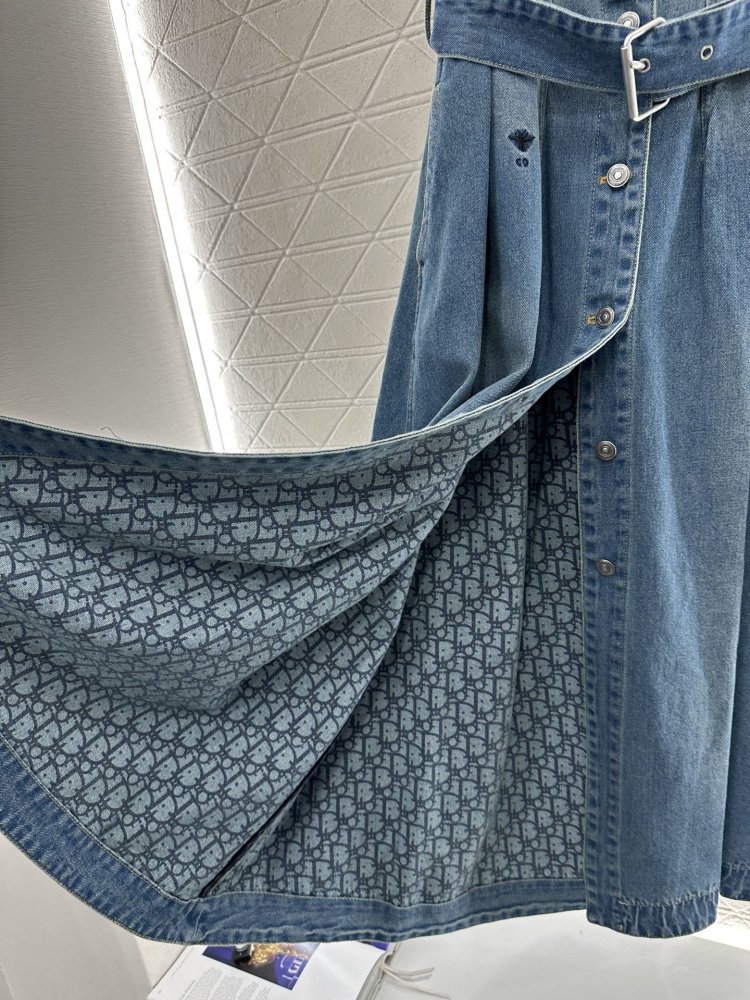 Джинсовое платье с широкими рукавами и поясом фото 4