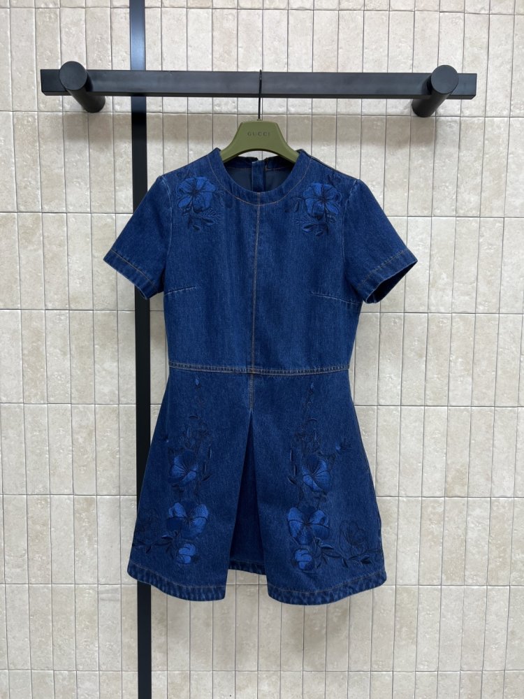 Джинсове Плаття, Сукня