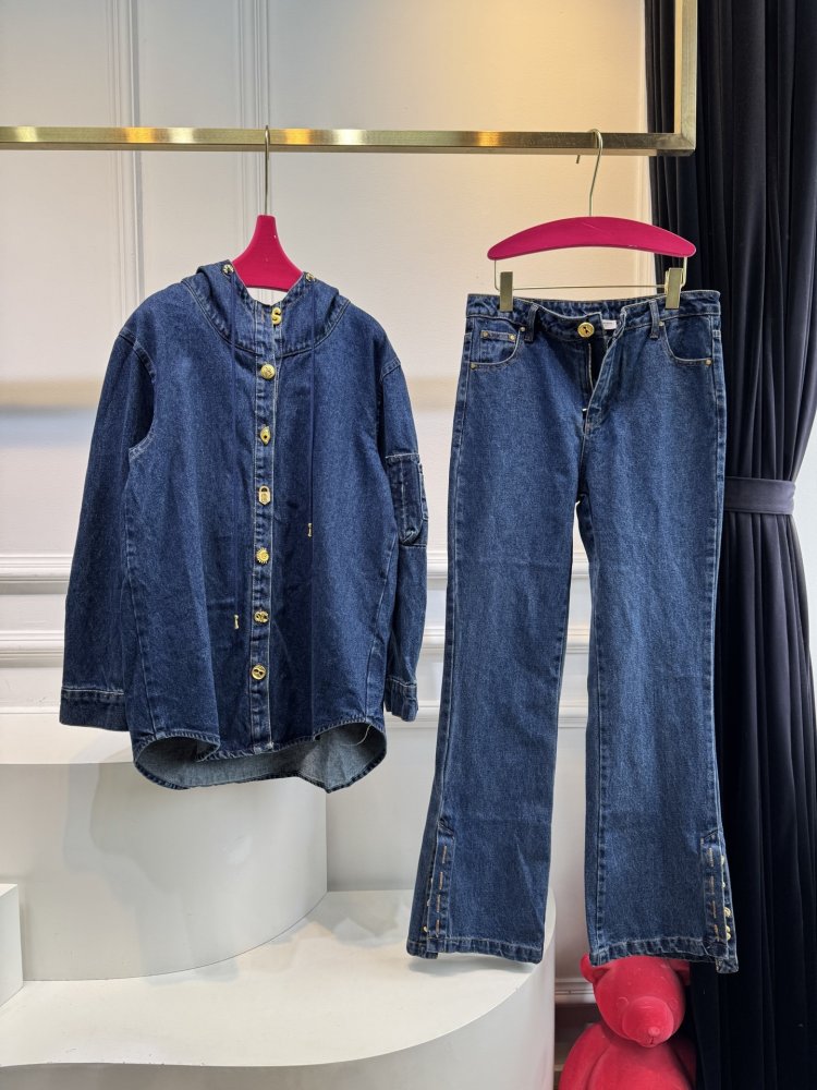 Джинсовый костюм женский