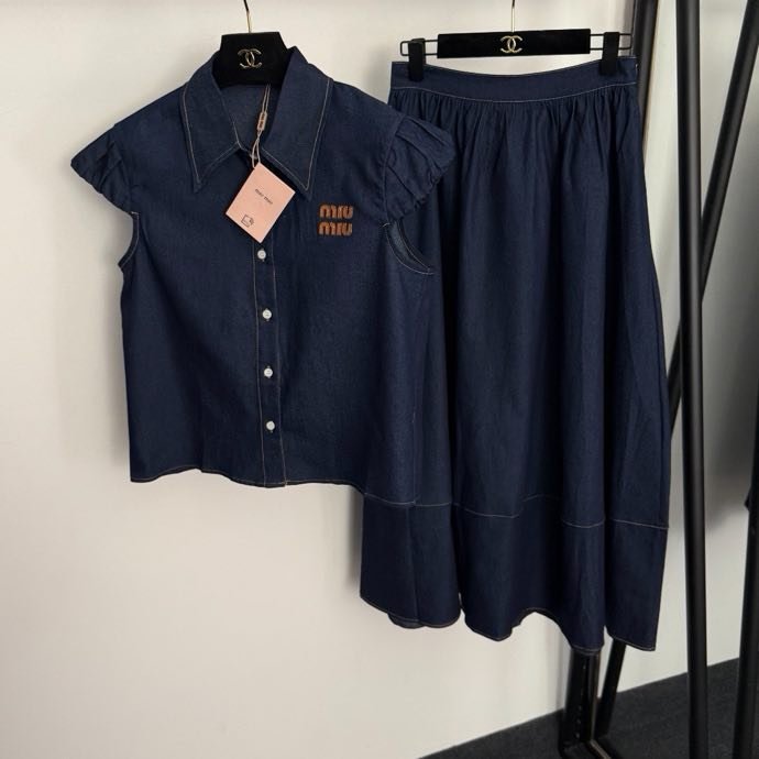 Джинсовый костюм женский