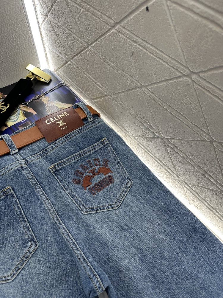 Джинсы женские с поясом и расклешенными штанинами фото 8