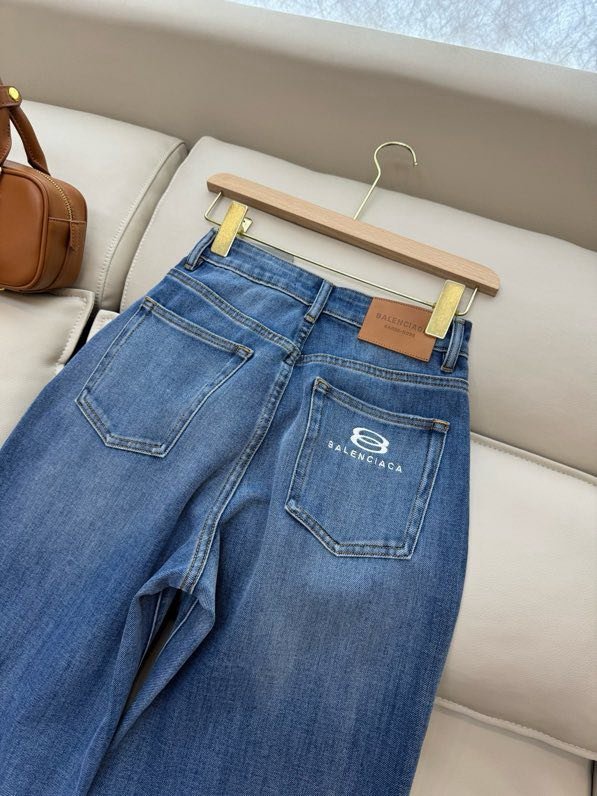 Джинсы женские фото 2