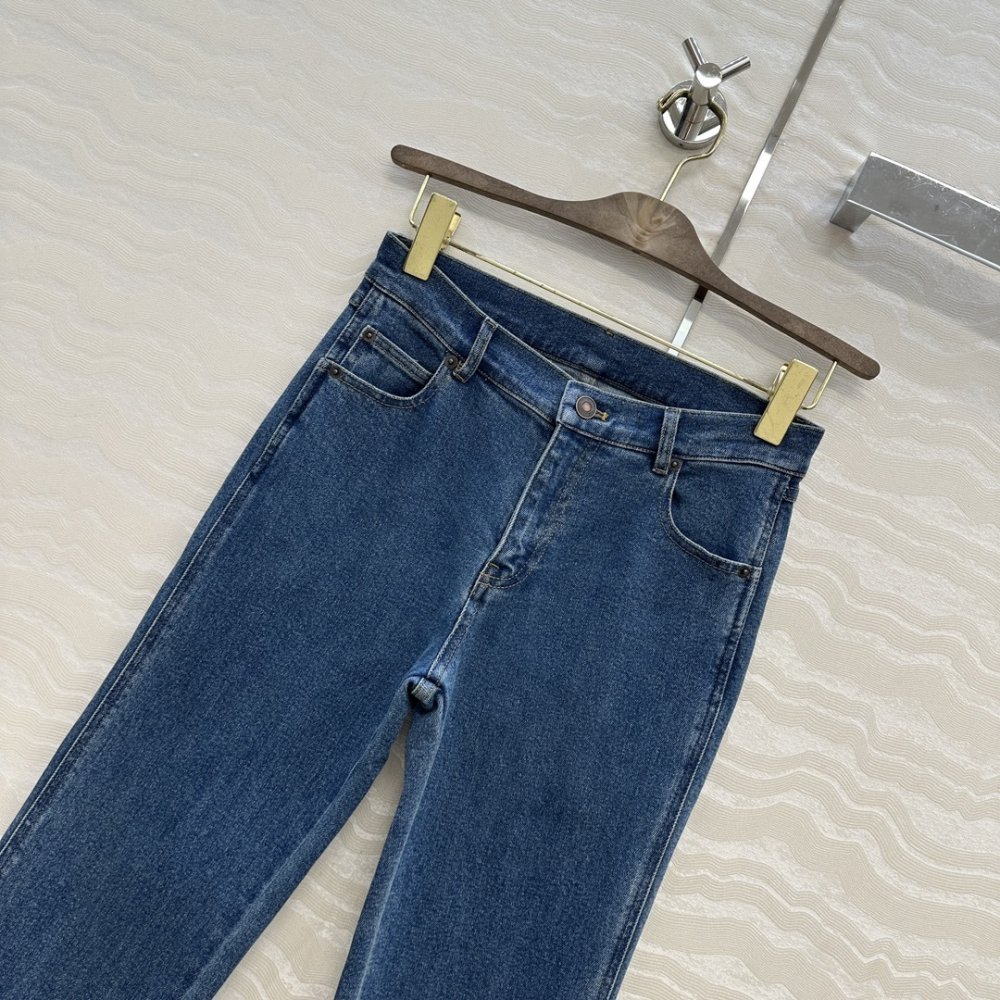 Джинсы женские фото 2