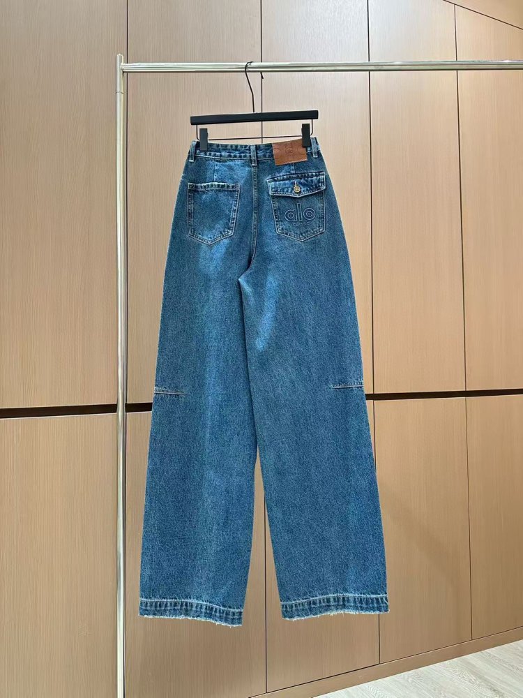 Джинсы женские фото 2