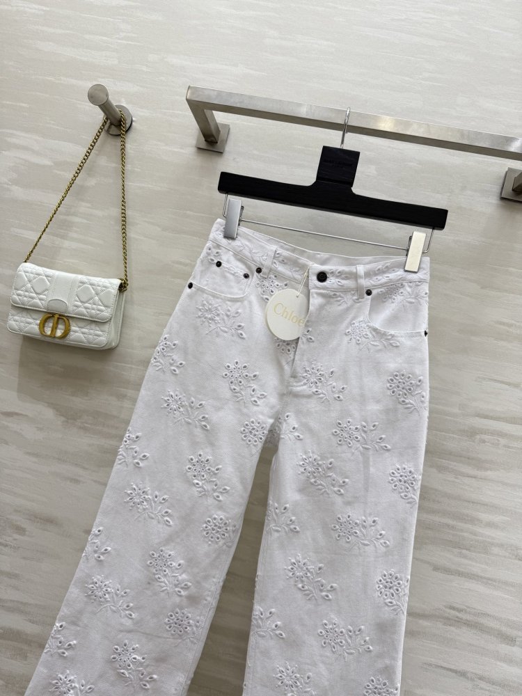 Джинсы женские фото 2