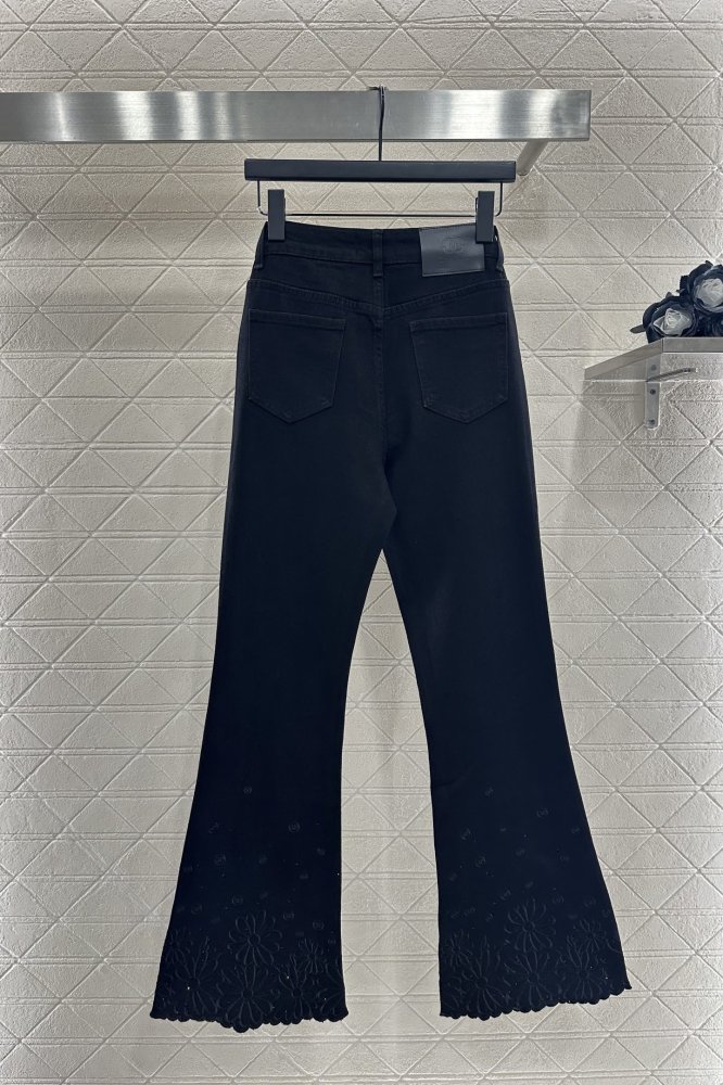 Джинсы женские фото 2