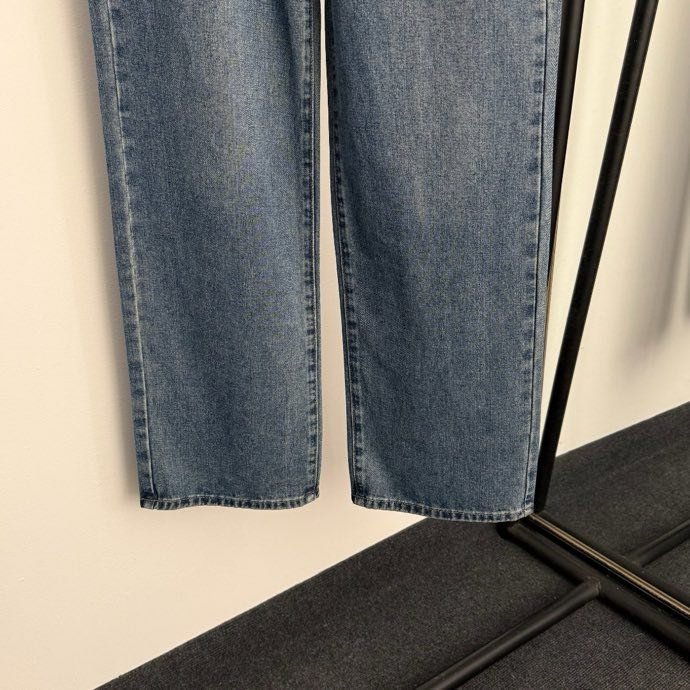 Джинсы женские фото 2