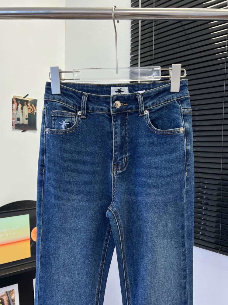 Джинсы женские фото 2