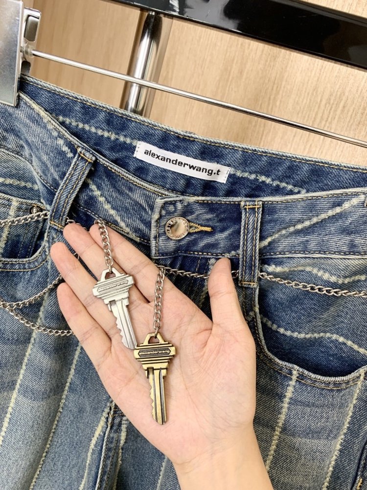 Джинсы женские фото 3