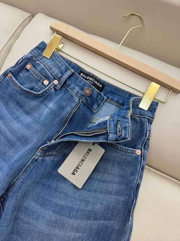 Джинсы женские фото 3